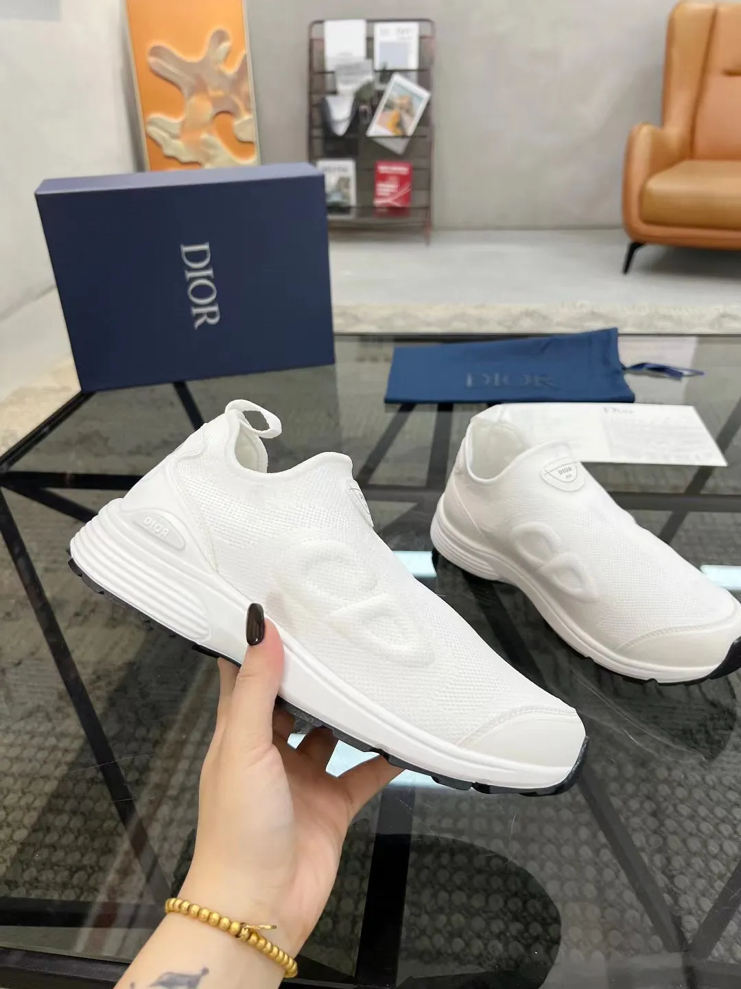 Men's Shoes💰P460💰【DIOR】Dior's new B30 low-top sneakers✅ are carefully made of gray mesh fabric and white technical fabric, decorated with reflective "CD30" graphic logo, and "DIO~B30" and "CD30" logos on the heel and tongue. An extra-light, sculpted rubber sole with signature accents adds style, while internal stretch details create ideal comfort. It can be matched with various casual styles to show a fashionable and modern sports style. Code number: 38-44 (45 can be customized)
